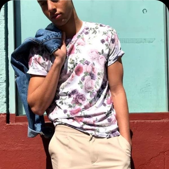 Forever 21 Men flowers ๐ & birds ๐ฆ print tee - Picture 3 of 3